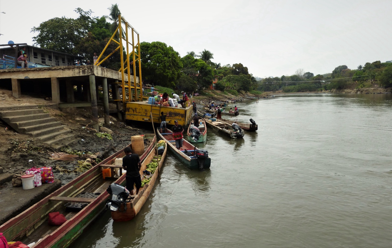 Embarcadero de Yaviza, el pueblo panameño donde termina la carretera Panamericana y empieza la selva del Darién.